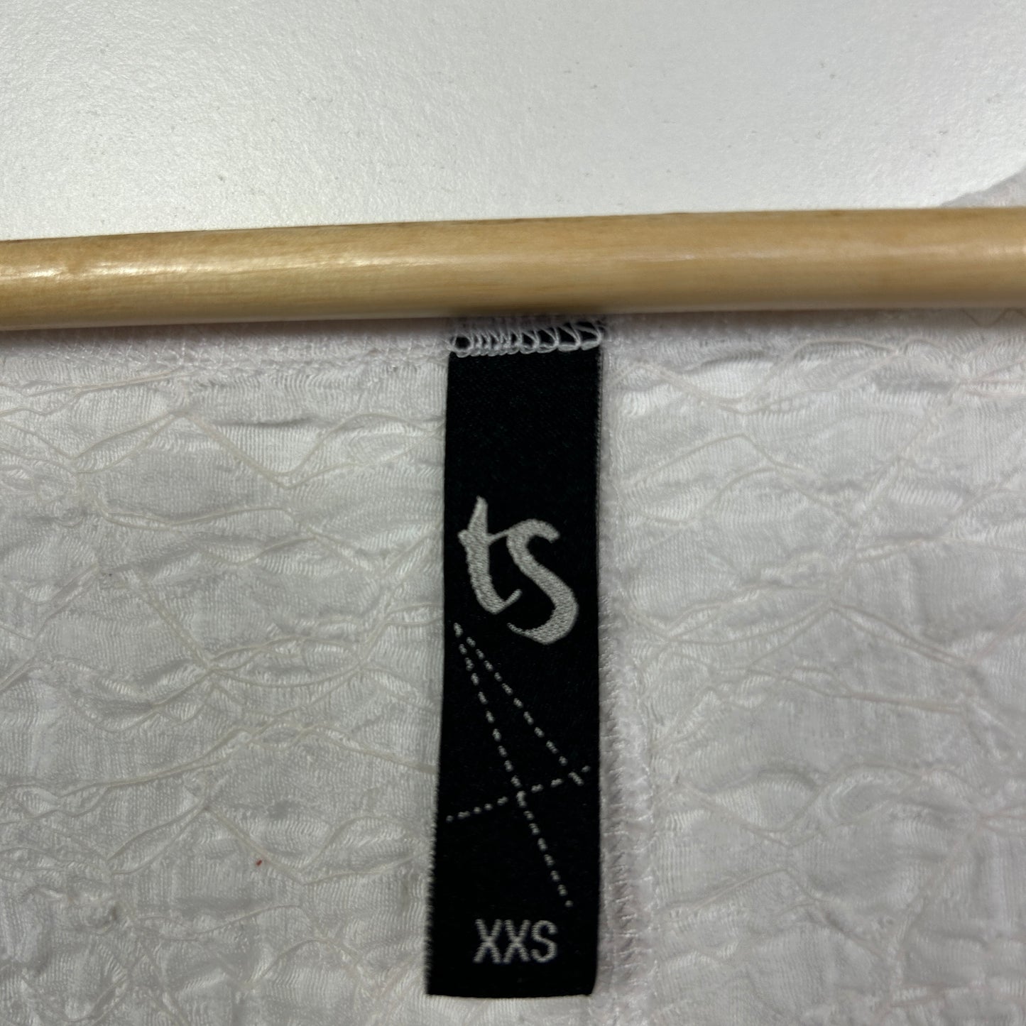 Taking Shape White Textured Tunic Top - Size 12/14