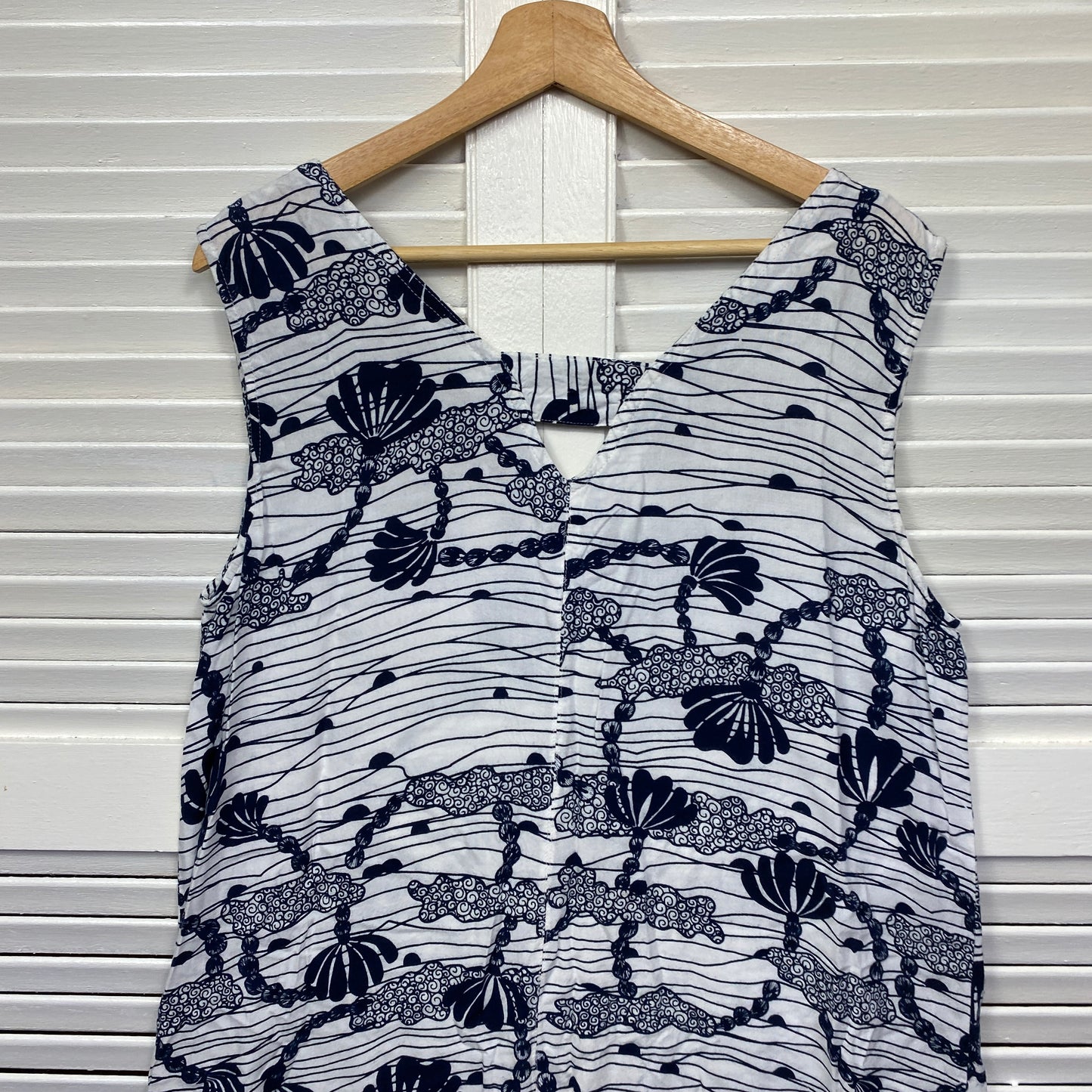 Orientique Top Size 14 Sleeveless White Blue