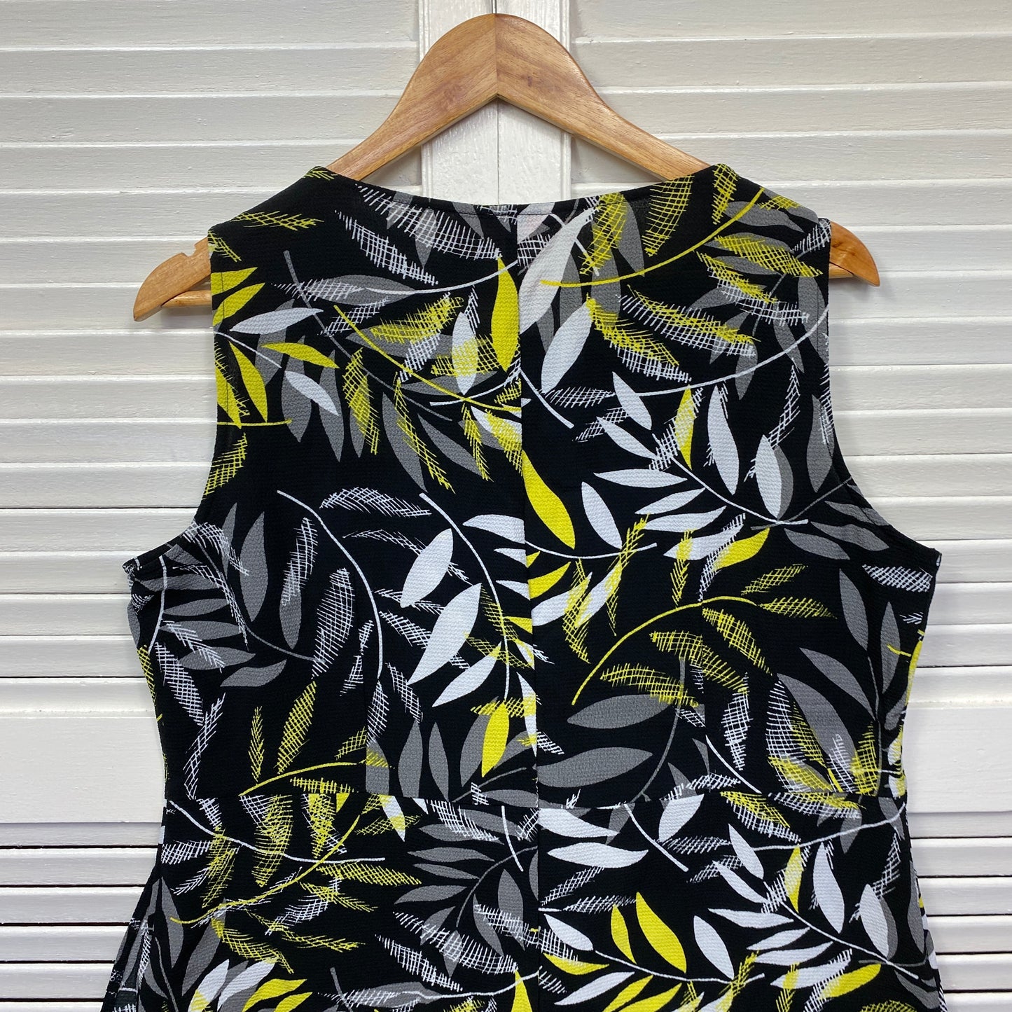 Millers Top Size 16 Sleeveless Black Floral