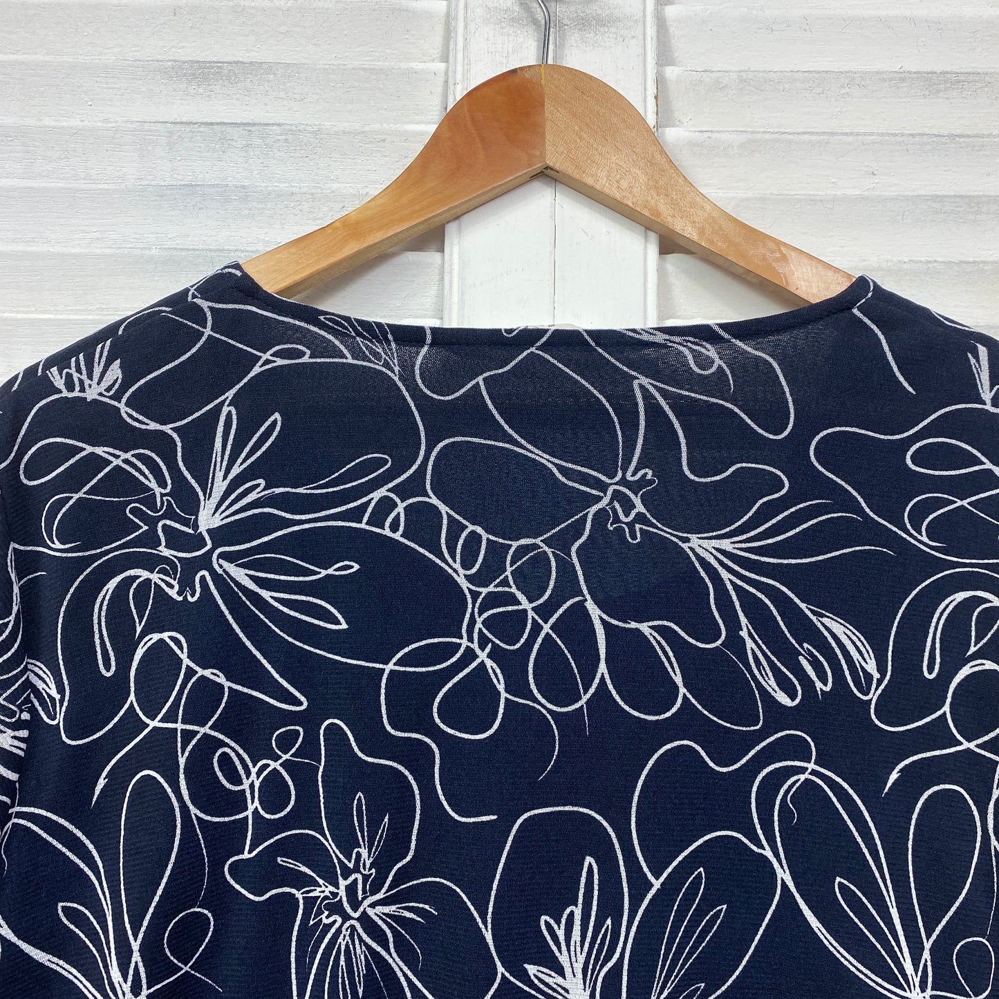 Virtuelle Top Size XL Navy White Short Sleeve Sheer Overlay