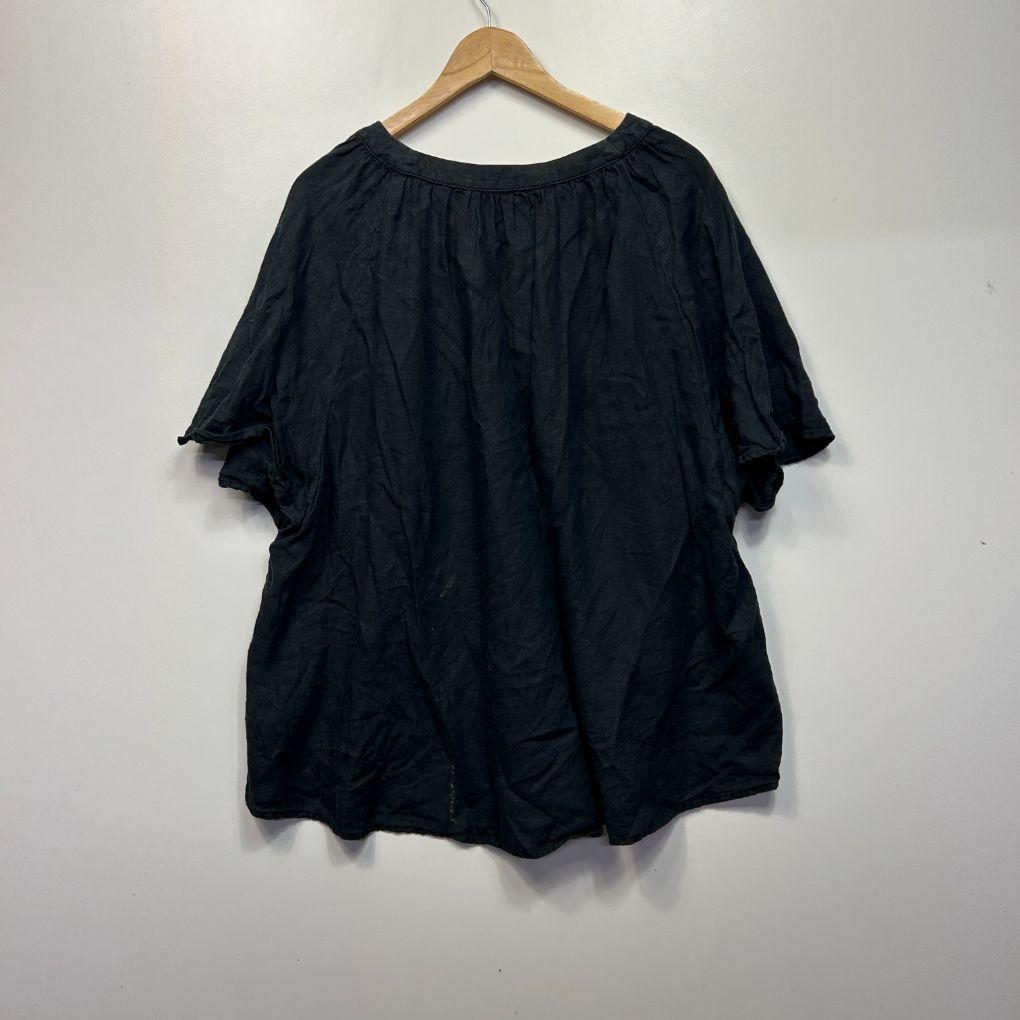 Target Curve Black Linen Top - Size 22 (fault)