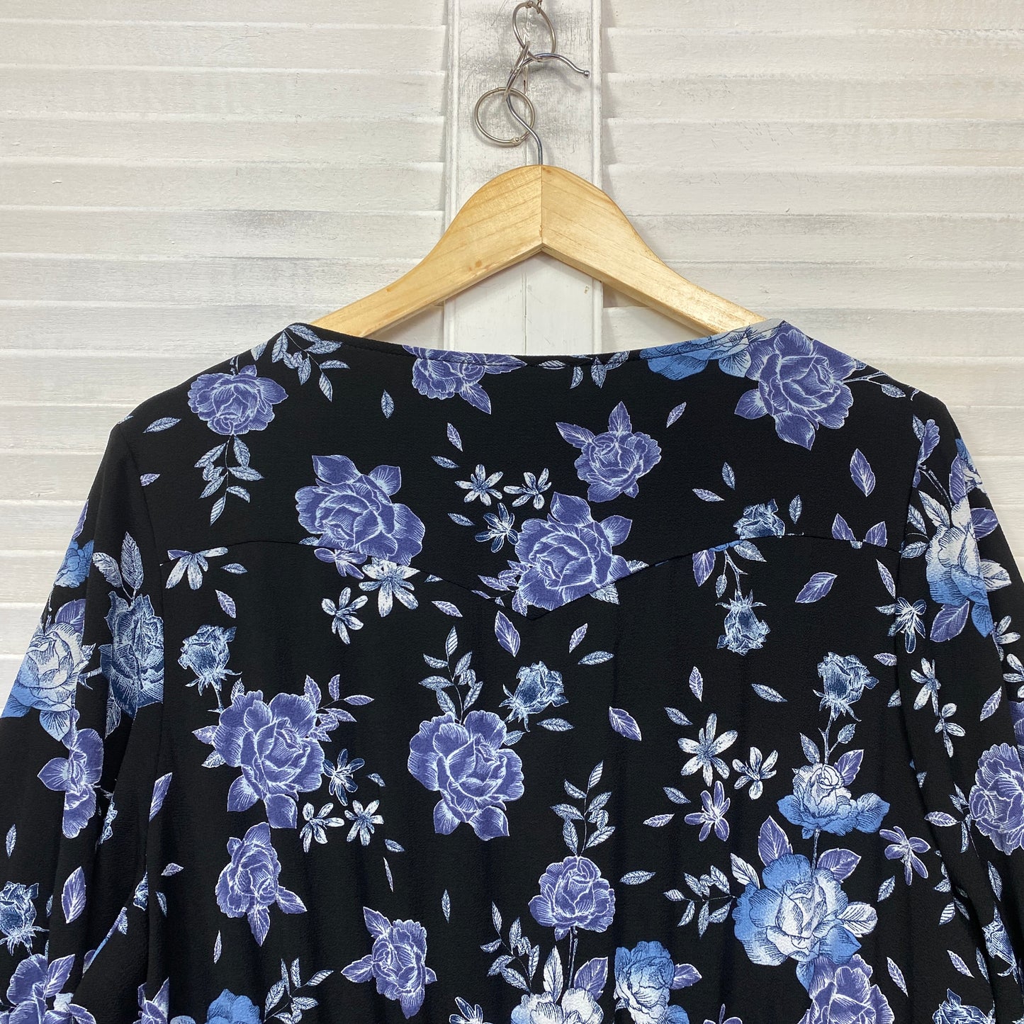 City Chic Maxi Dress Size 16 Plus Small Black Blue Floral