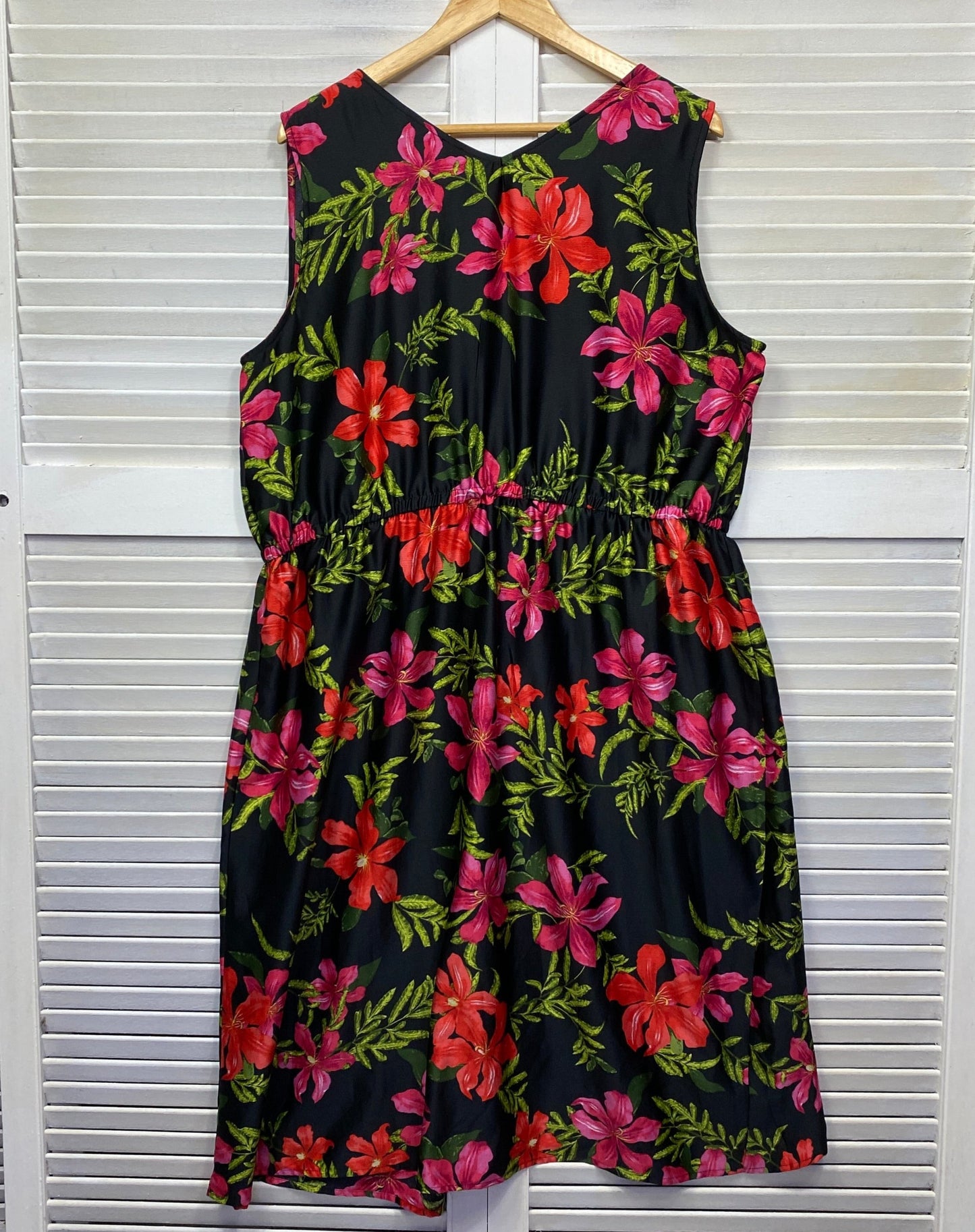 beme Dress Size 18 Plus Black Floral Sleeveless Knee Length