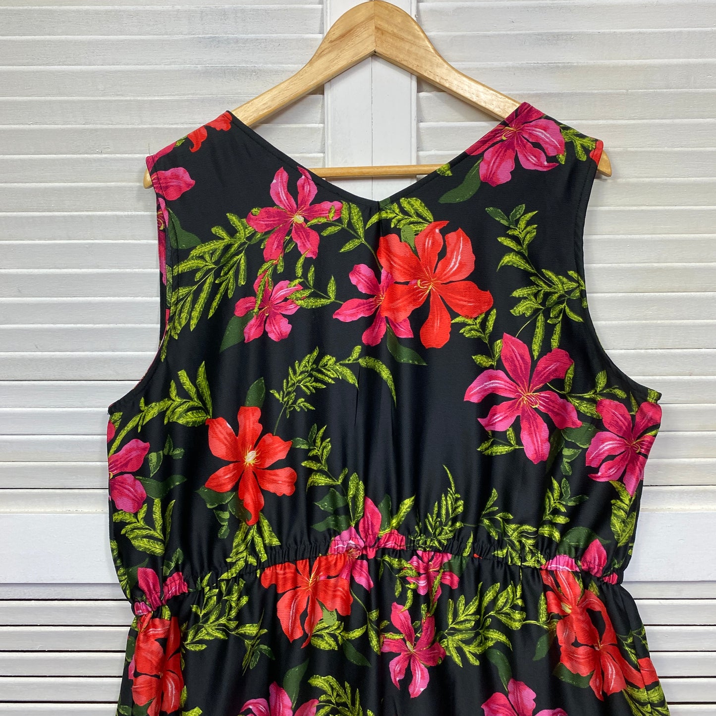 beme Dress Size 18 Plus Black Floral Sleeveless Knee Length