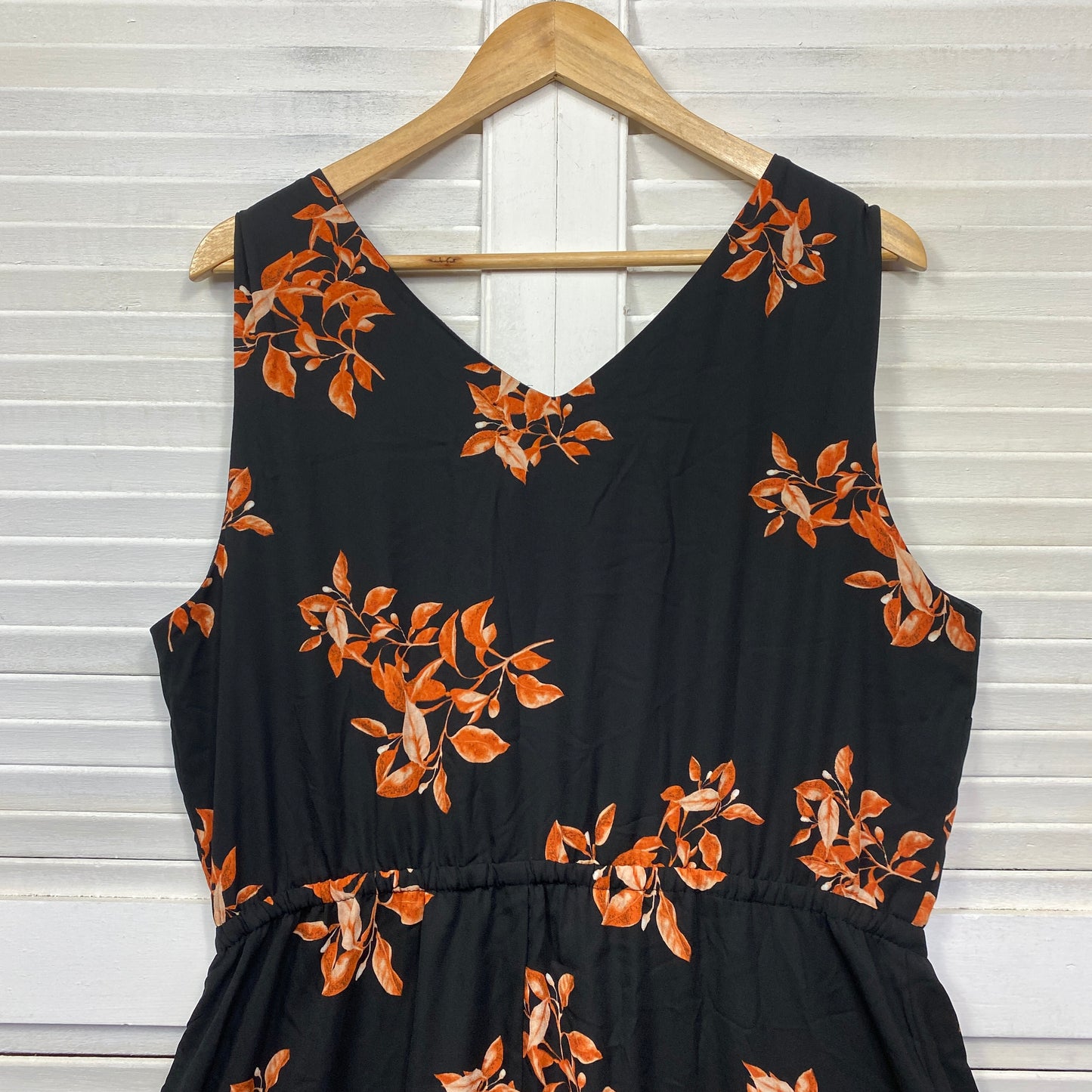 Table Eight Dress Size 16 Black Floral Sleeveless Cocktail