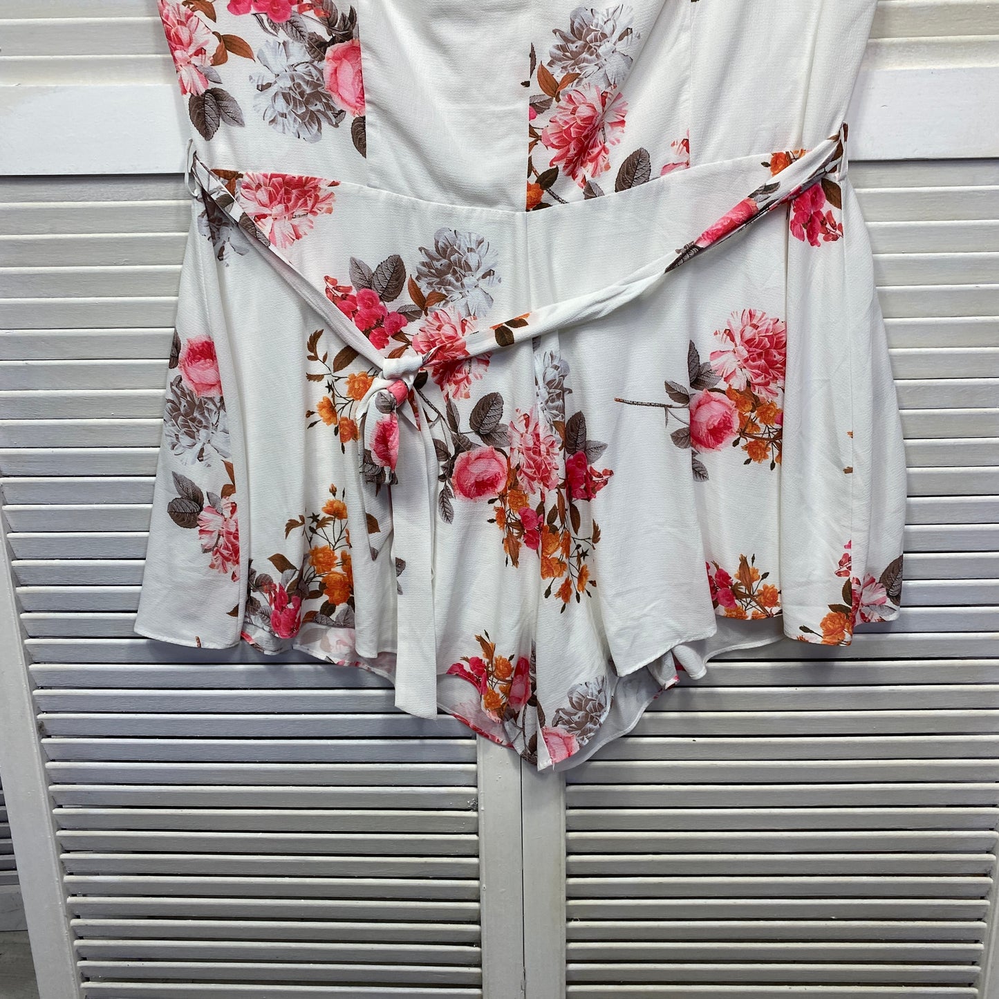 City Chic Playsuit Romper Size 22 XL Plus White Floral Short Length