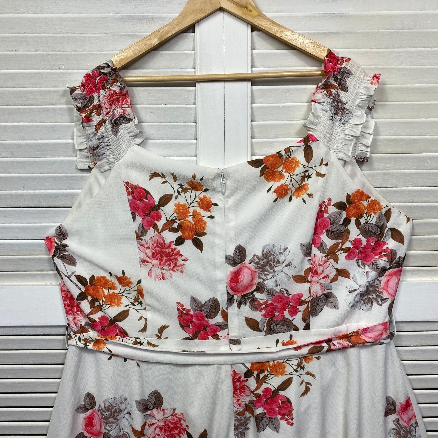 City Chic Playsuit Romper Size 22 XL Plus White Floral Short Length