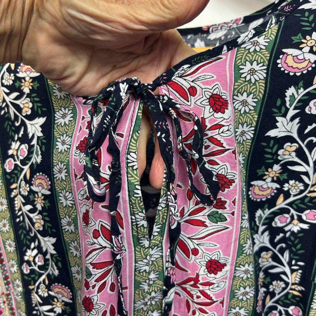 Emery Rose Black Floral Top - Size 4XL