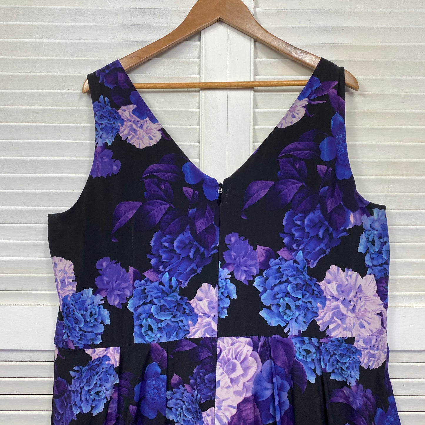 City Chic Dress Size 22 XL Black Purple Floral Cocktail Fit & Flare