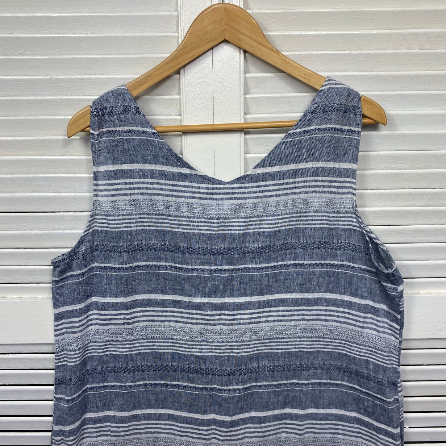 Suzanne Grae Linen Top Size 16 Sleeveless Blue