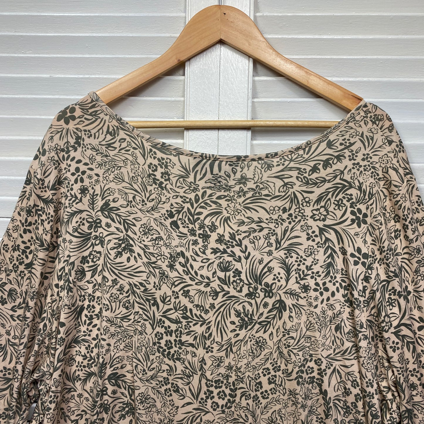 Beme Top Size 20 Plus Large Short Sleeve Beige Floral