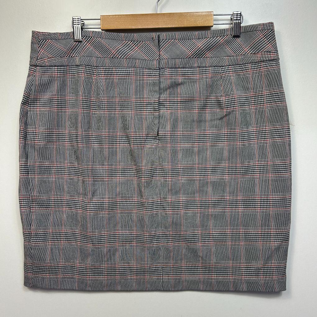 Preview Grey Check Skirt - Size 18