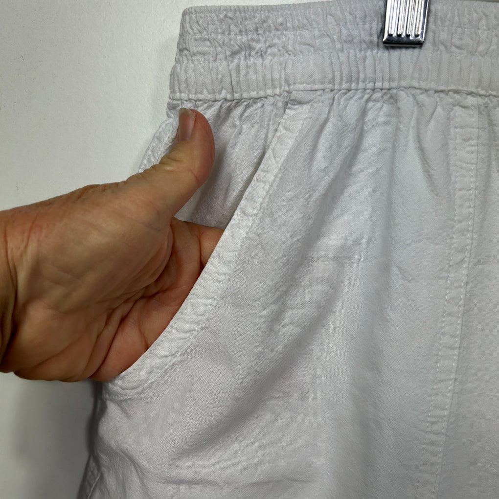 Millers Woman White Crop Pants - Size 22