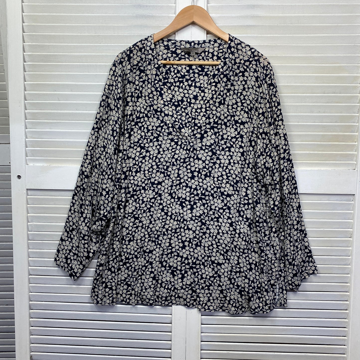 Belle Curve Top Size 18 Plus Black Beige Floral Long Sleeve Viscose