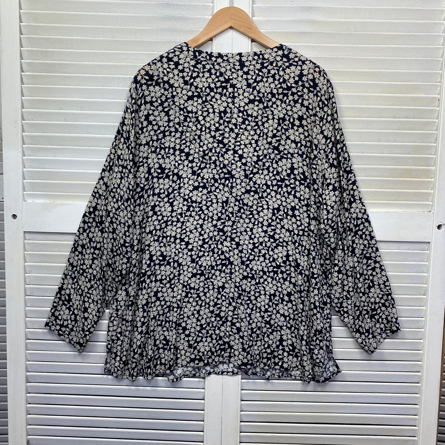 Belle Curve Top Size 18 Plus Black Beige Floral Long Sleeve Viscose