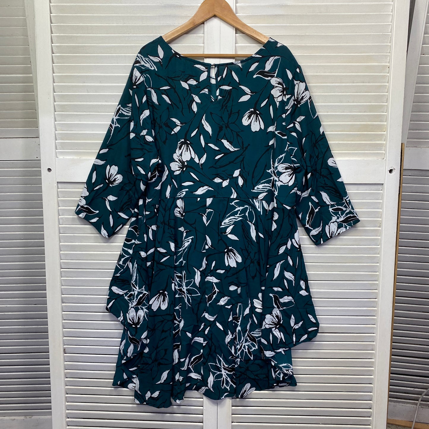 beme Dress Size 22 Plus Green Floral Long Sleeve Shift