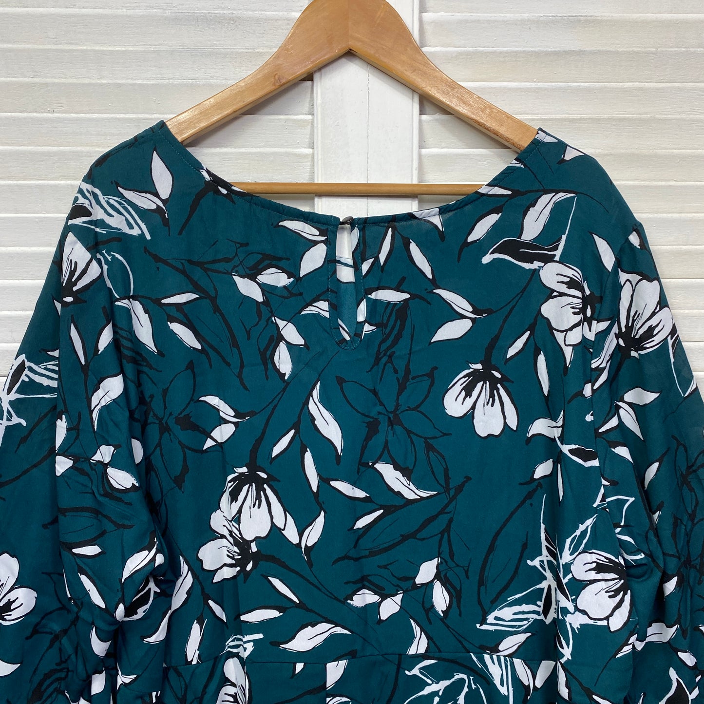 beme Dress Size 22 Plus Green Floral Long Sleeve Shift