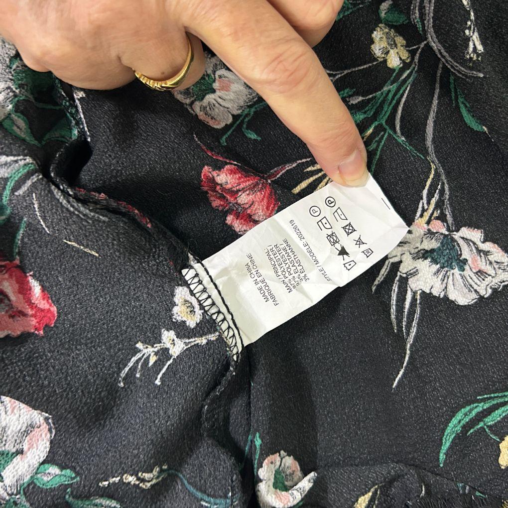 Autograph Black Floral Cropped Pants - Size 26