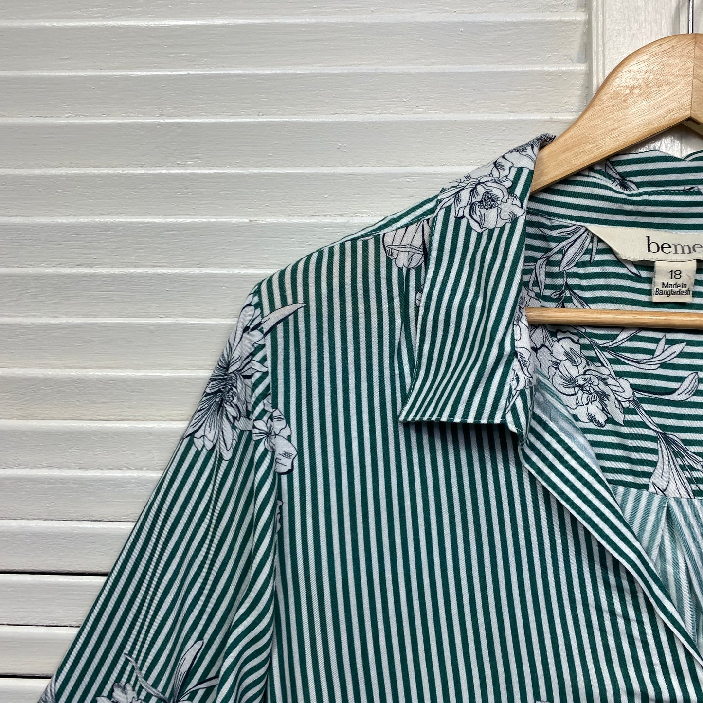 Beme Top Size 18 Long Sleeve Green Striped Button Up