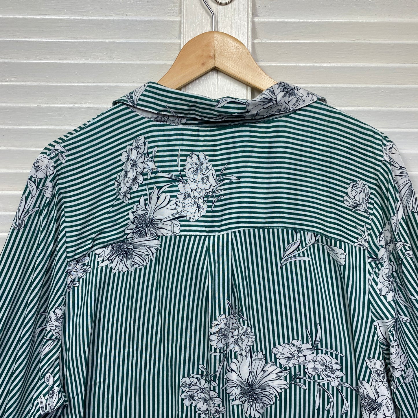 Beme Top Size 18 Long Sleeve Green Striped Button Up