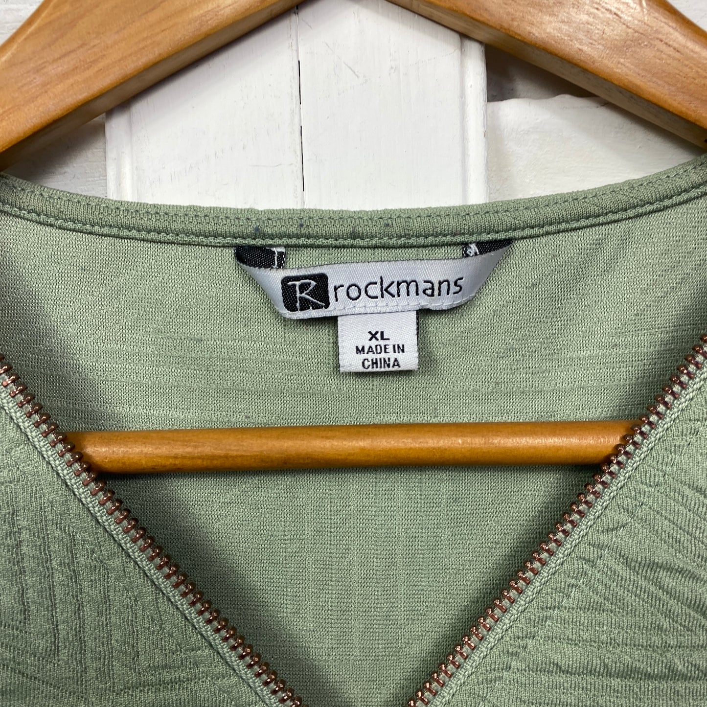 Rockmans Top Size XL Short Sleeve Green Zip Up