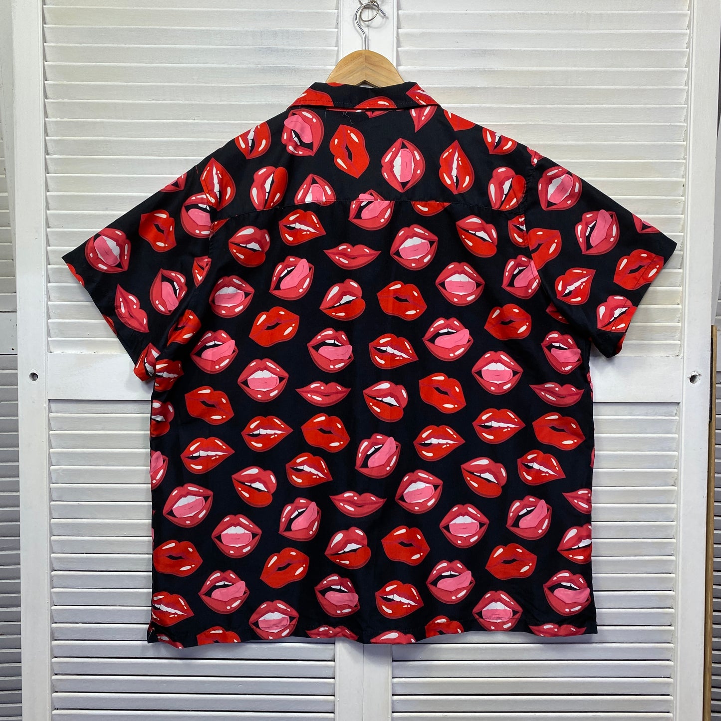 Riley Adams 2PC Short Sleeve Shirt & Boardies Size 4XL Hot Lips Sexy Party