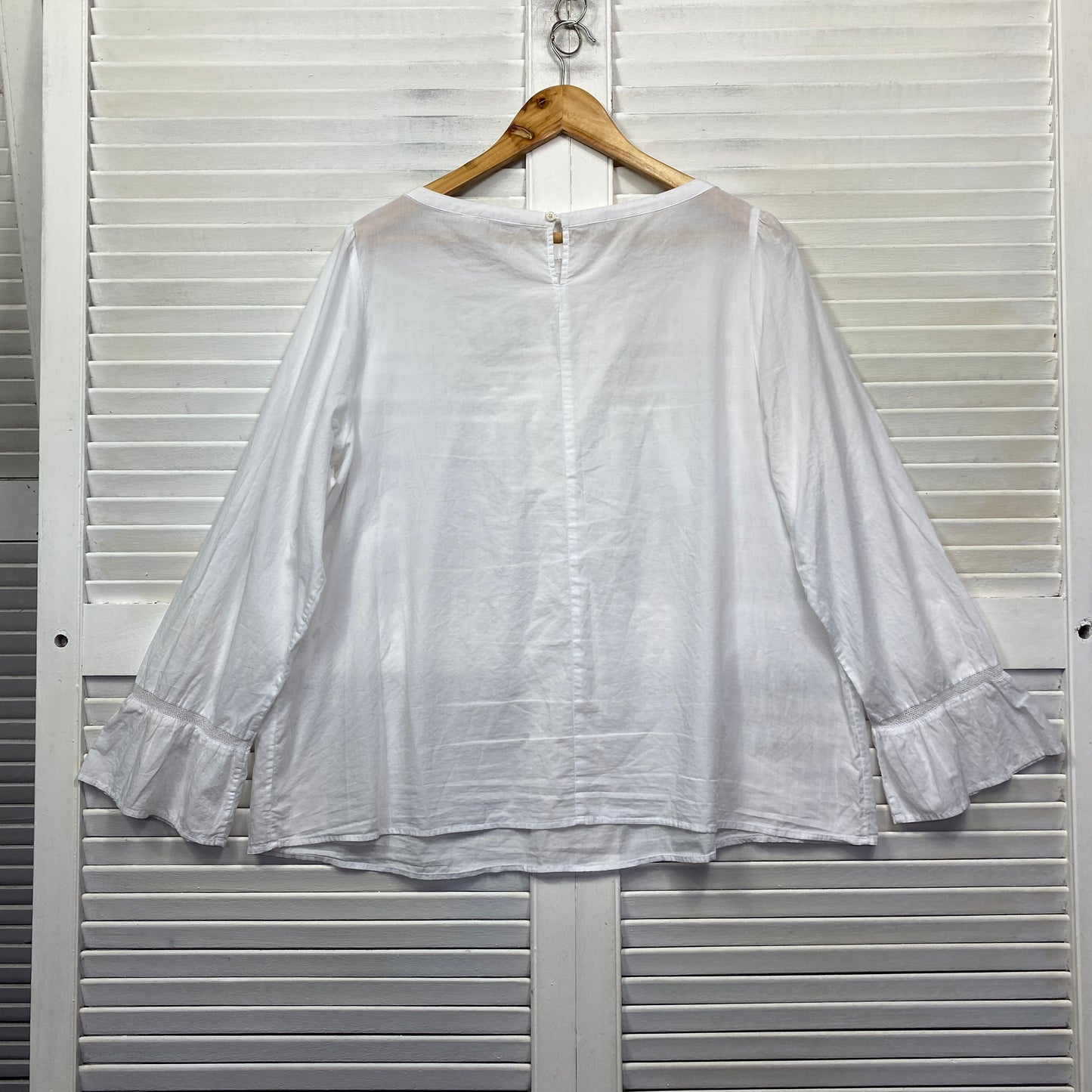 Uniqlo Top Size 2XL White Long Sleeve Crochet