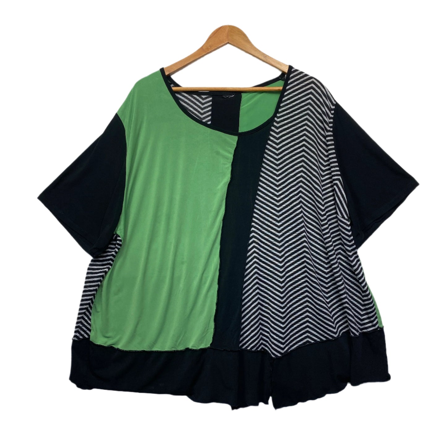 Taking Shape Top Size 22 24 Plus Green Black Short Sleeve