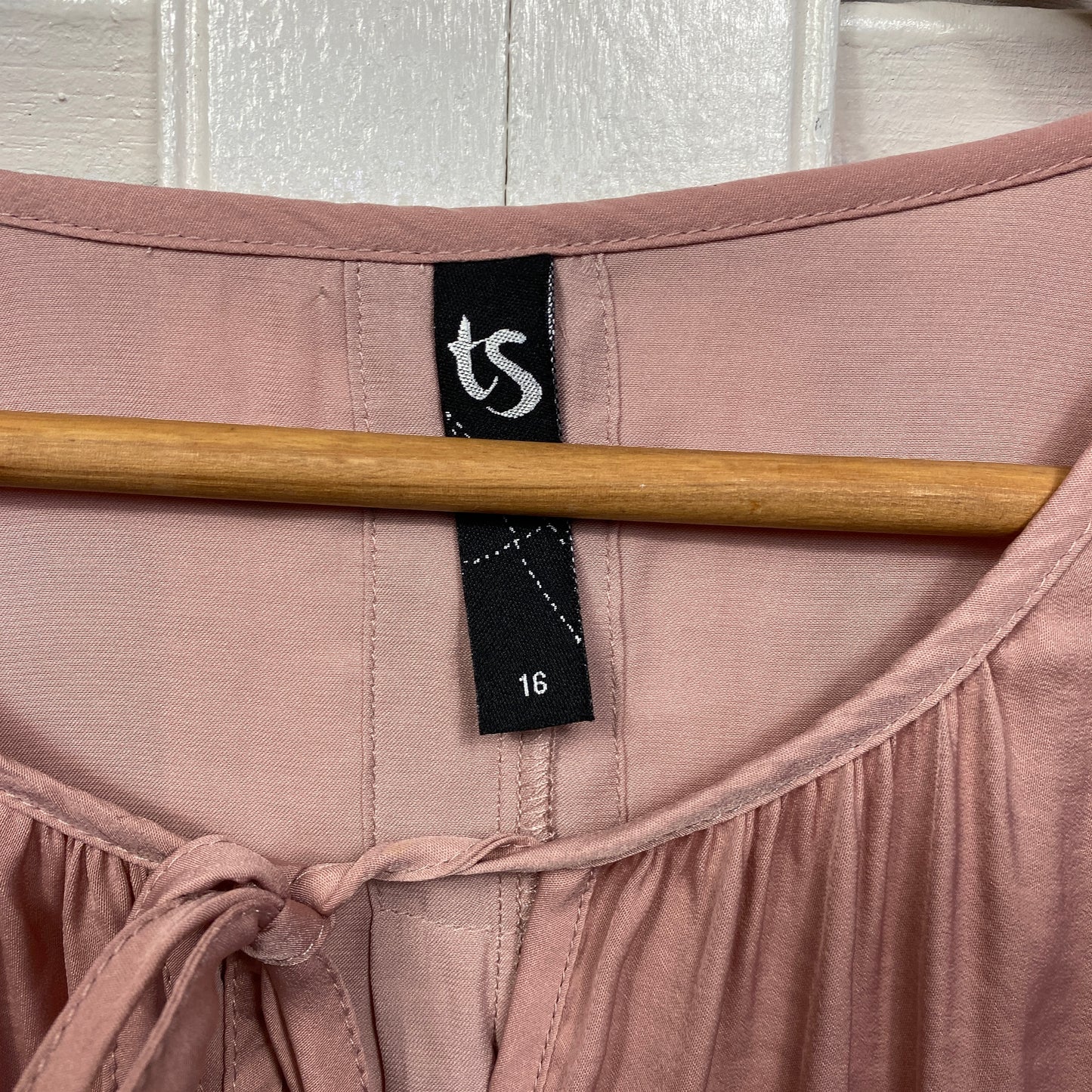 Taking Shape Top Size 16 Dusty Pink Short Sleeve Pleated