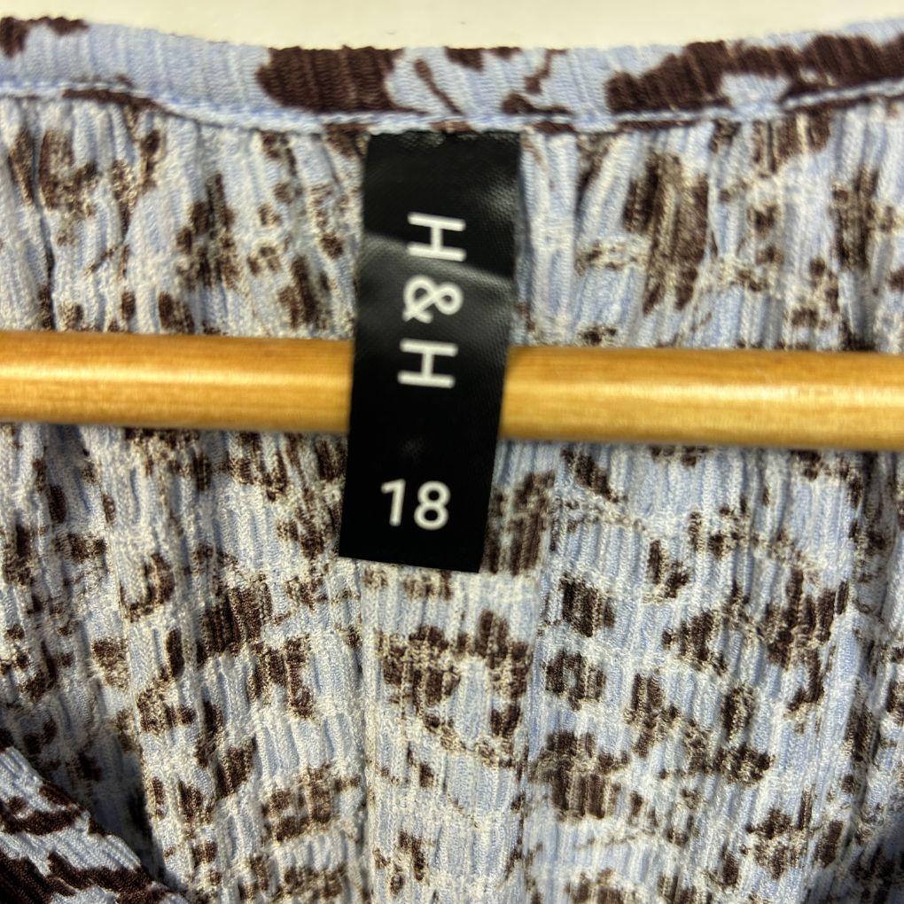 H&H Blue Chocolate Floral Top - Size 18