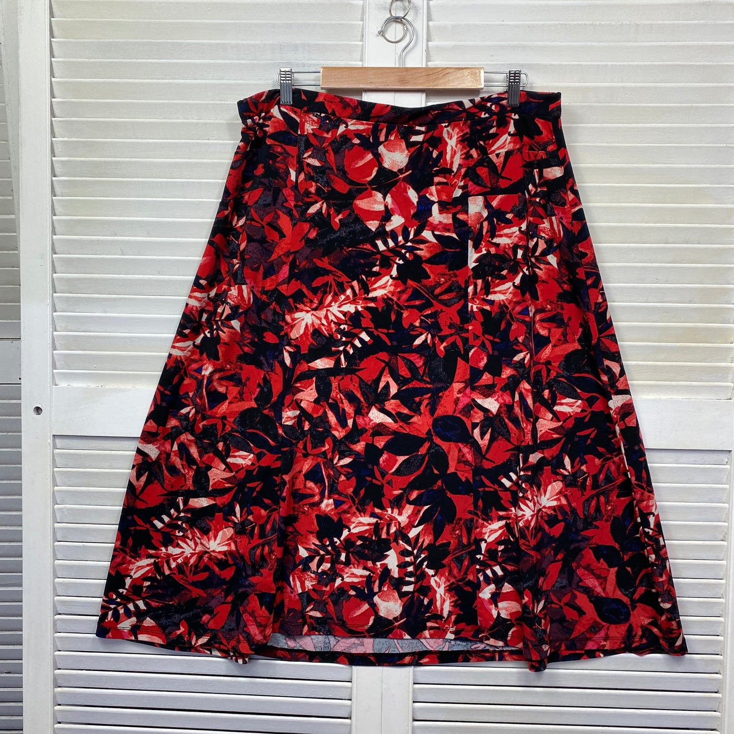 Millers Skirt Size 18 Red Black Floral Midi Length Elastic Waist