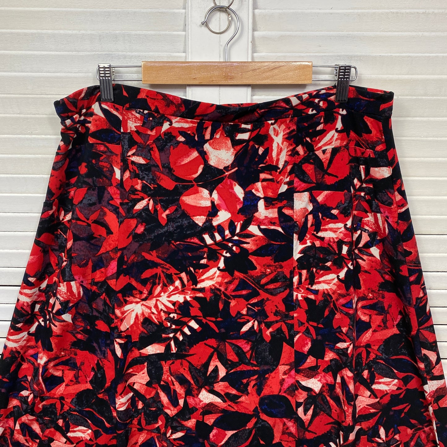 Millers Skirt Size 18 Red Black Floral Midi Length Elastic Waist