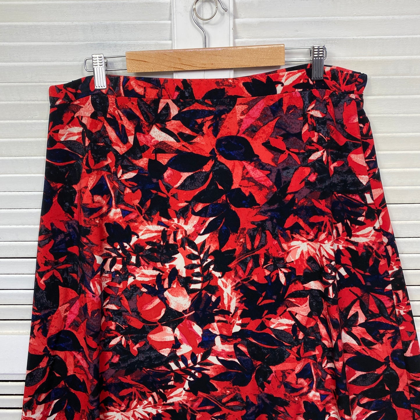 Millers Skirt Size 18 Red Black Floral Midi Length Elastic Waist