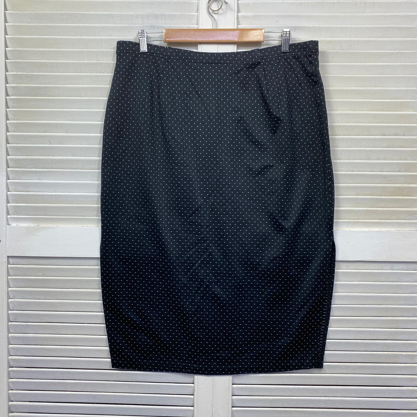 City Chic Skirt Size 14 Plus XS Black Pencil Stretch Knee Length