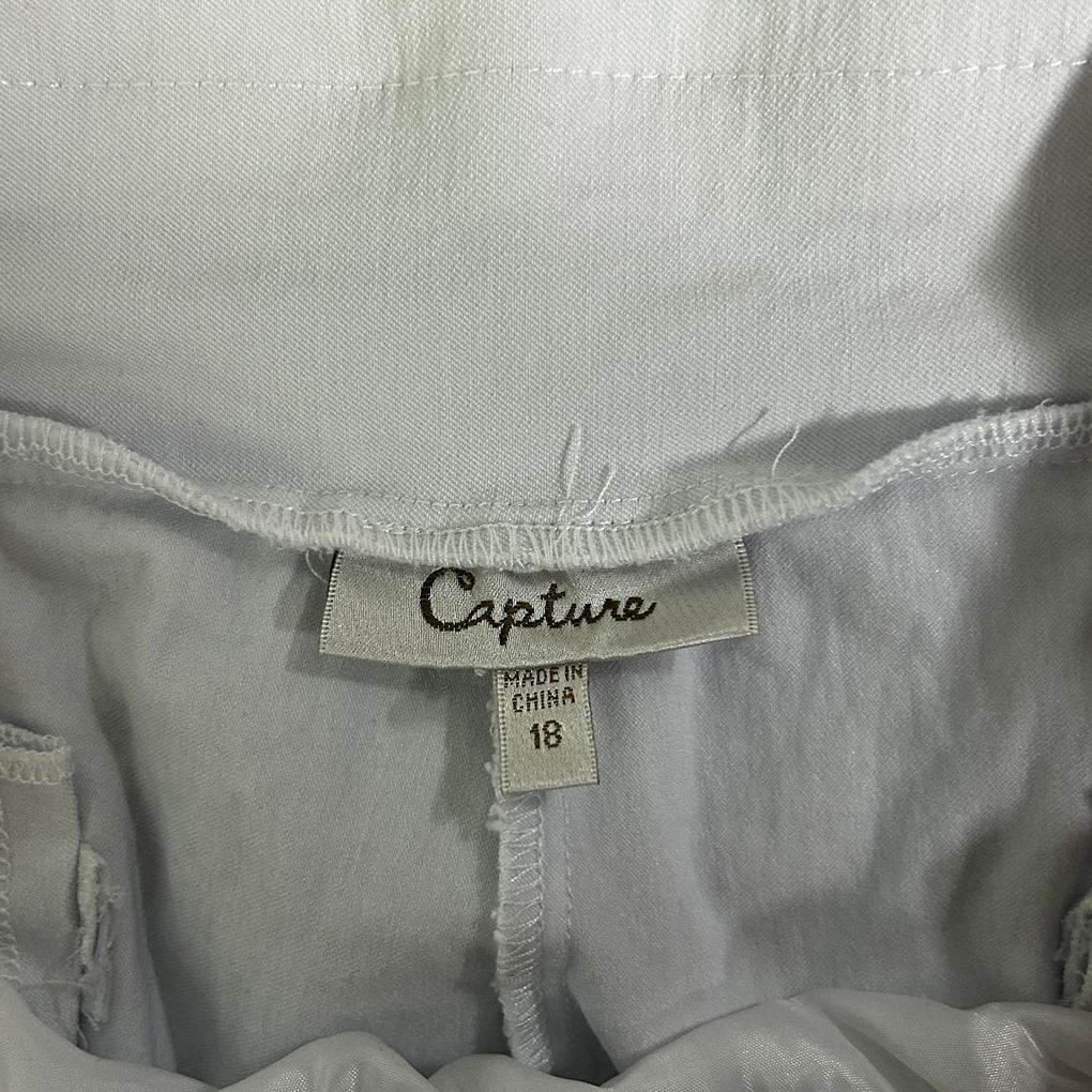 Capture White Pull On Shorts - Size 18