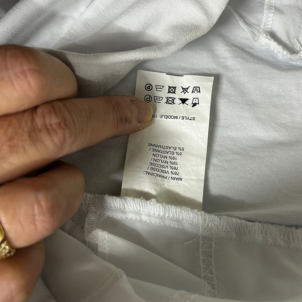 Capture White Pull On Shorts - Size 18