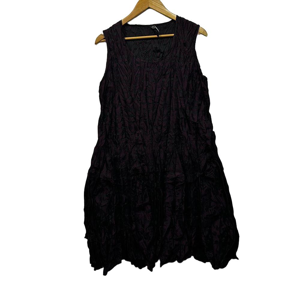 Taking Shape Black Crinkle Sleeveless Tunic Top - Size 16