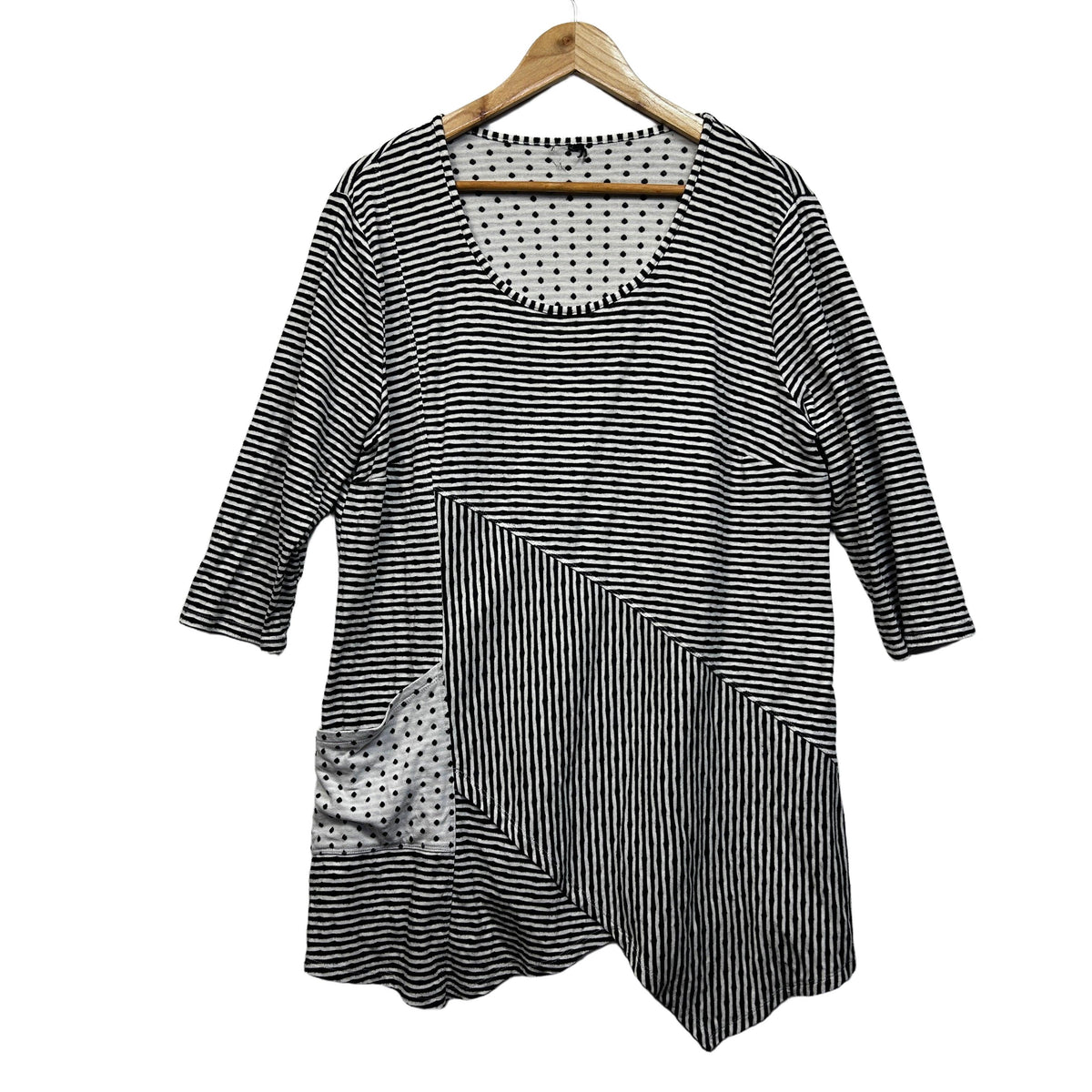Taking Shape Black and White Cotton Top - Size 16/18