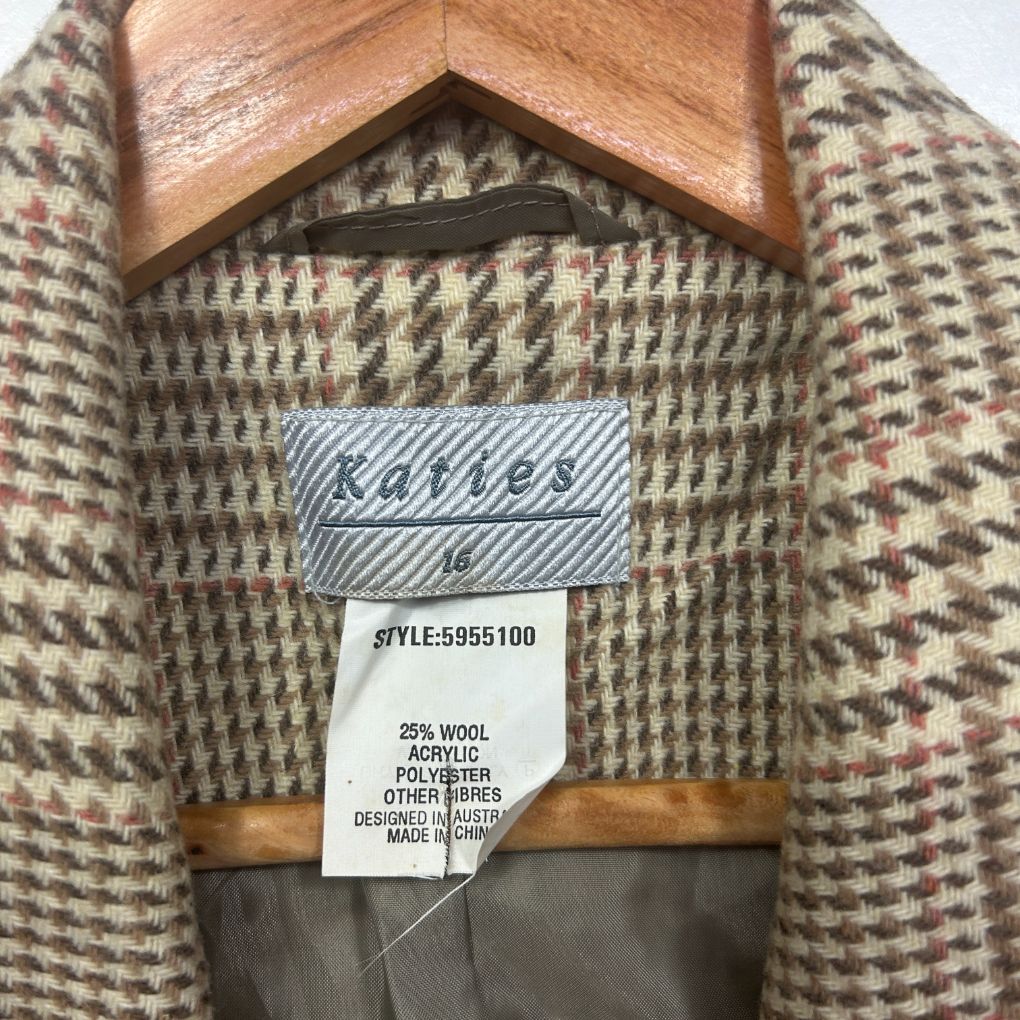 Beige and brown houndstooth wool jacket label detail