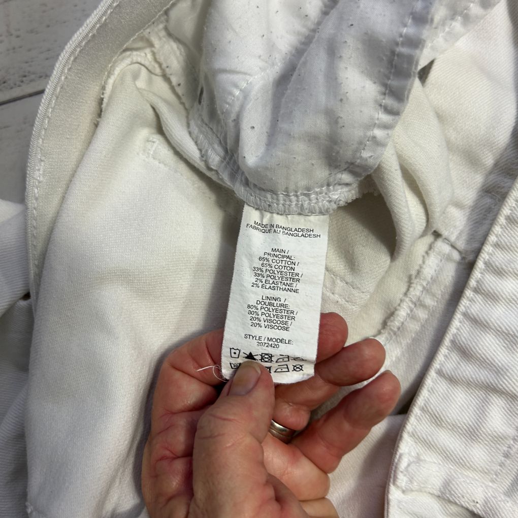 White jacket label detail view