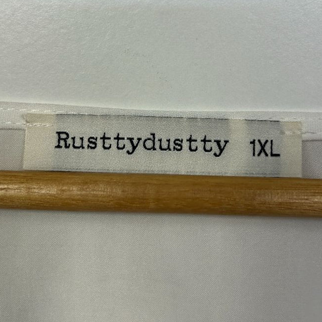 White t-shirt label detail view