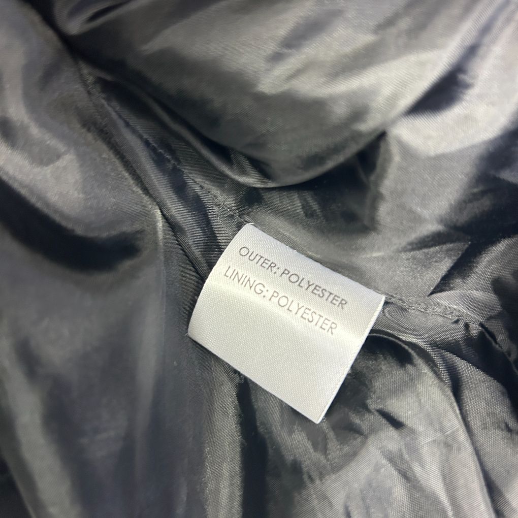 Grey jacket label detail view