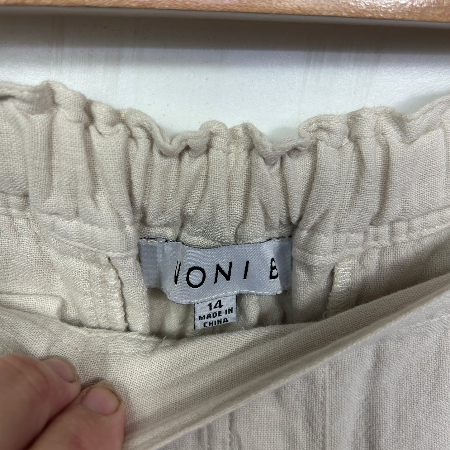 Beige shorts label detail view