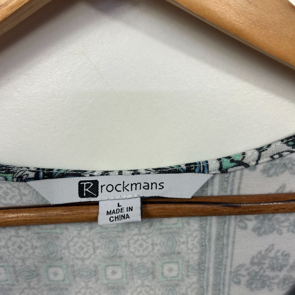 Rockmans brand label detail on wooden hanger