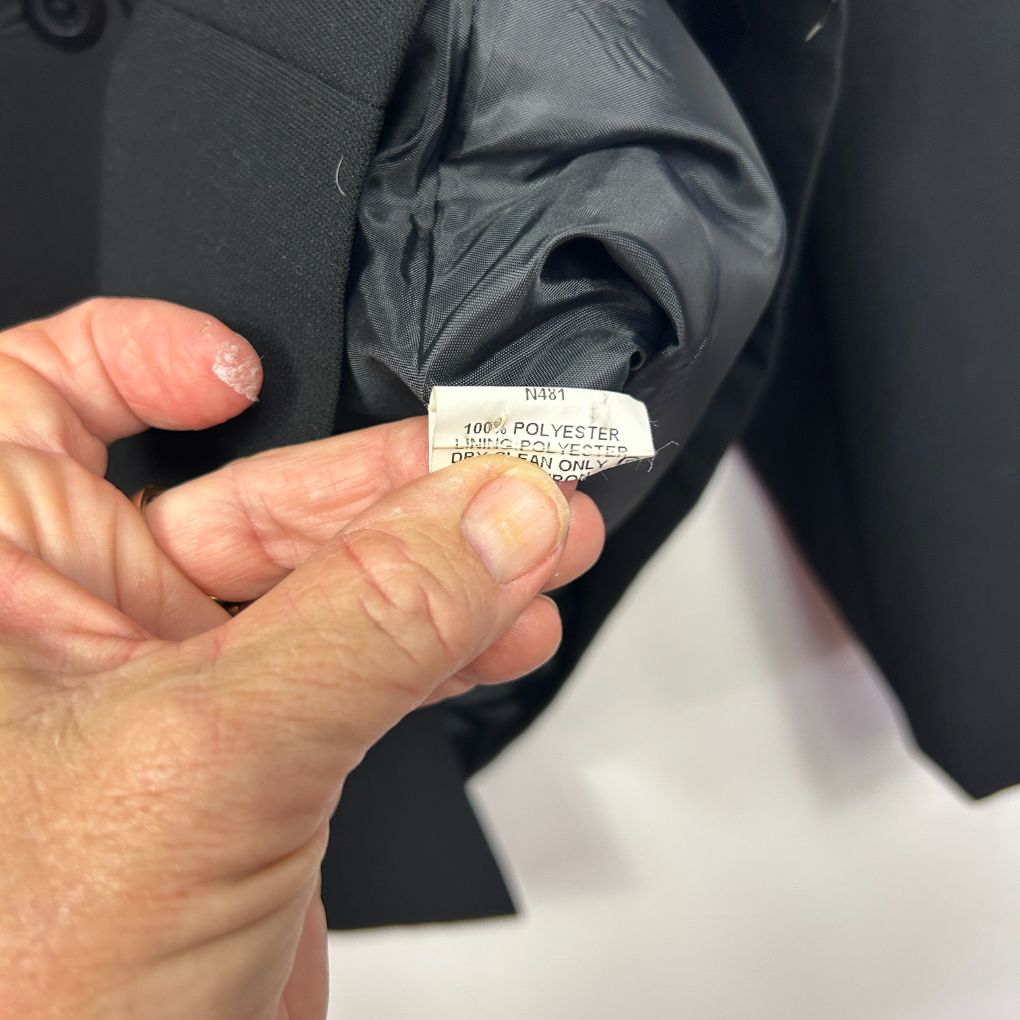 Black jacket label detail view