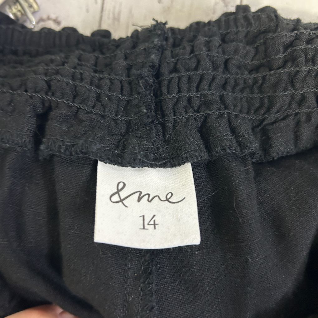 Black pants label detail view