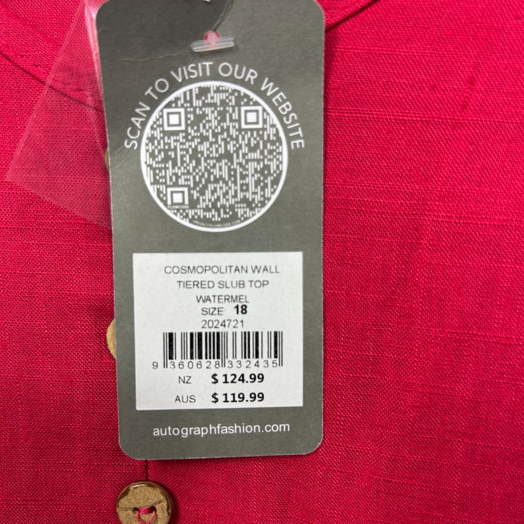 Red wall tiered slub top label detail