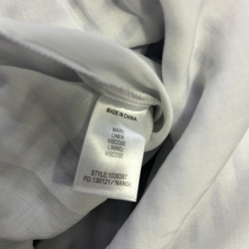 White shirt label detail view