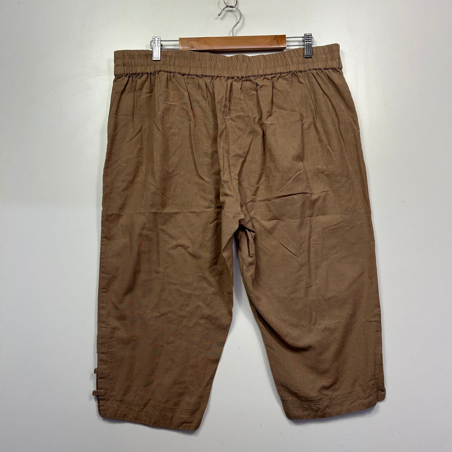 Khaki cropped pants front view