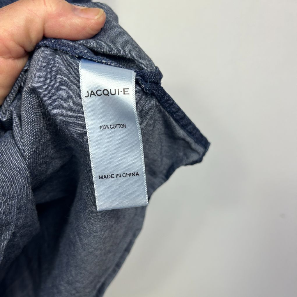 Grey t-shirt label detail view
